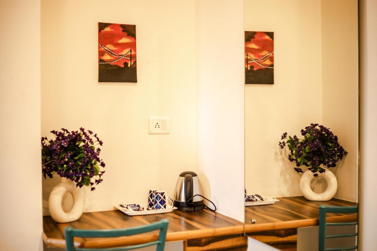 ホテルEden Oaks Manāli エクステリア 写真